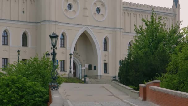 02.26.2020 Lublin - Polen Toegang tot het neogotische deel van kasteel Lublin — Stockvideo