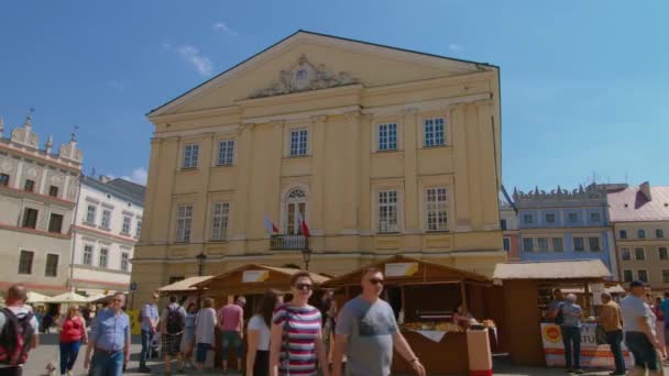 Tribunal de la Corona en la Plaza del Mercado en Lublin. Polonia — Vídeos de Stock