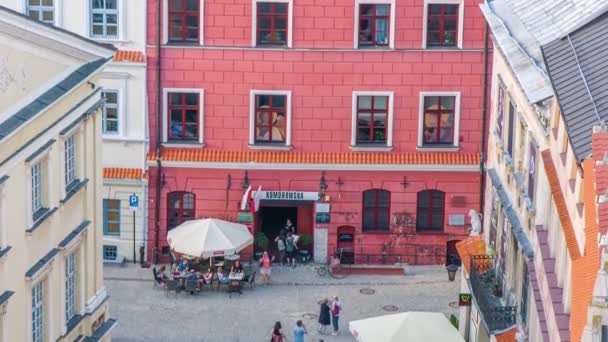 Lublin Poland, rua da Cidade Velha com fachadas coloridas da casa . — Vídeo de Stock