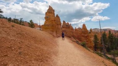 Bryce Kanyonu 'nda yürüyüş yolu. 