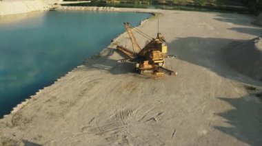  Kumlu kazı alanında duran Bucket Wheel Excavator durduruldu. 