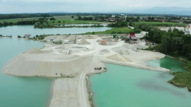 Survoler un lac près de la mine à Bruckmuehl, Allemagne — Video