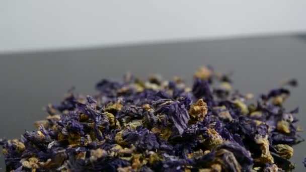 Hierbas y flores secas para infusión de hierbas — Vídeos de Stock