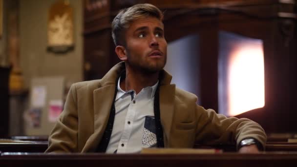 Young man sitting in church — Stock Video