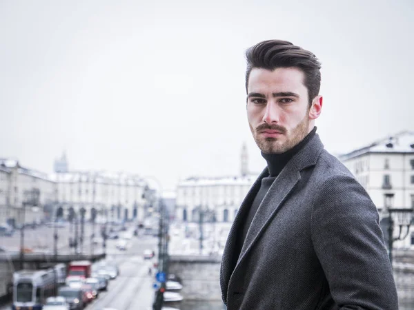 Young man in snowy city in Italy — Stock Photo, Image