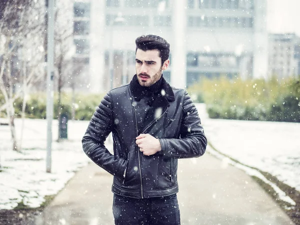 Young man in snowy city in Italy — Stock Photo, Image