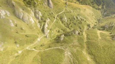 Yeşil Vadi dağ zirveleri ile