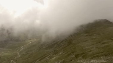 dağlar arasındaki vadi peyzaj