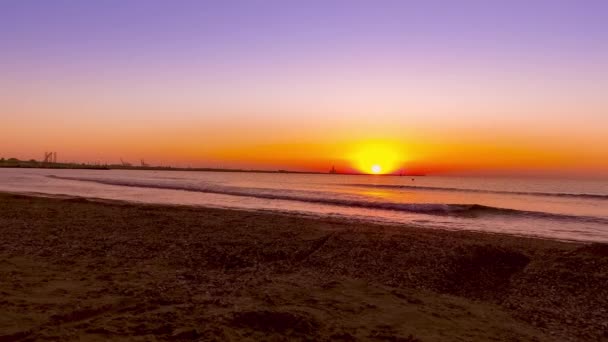 Radiante praia do mar nascer do sol — Vídeo de Stock