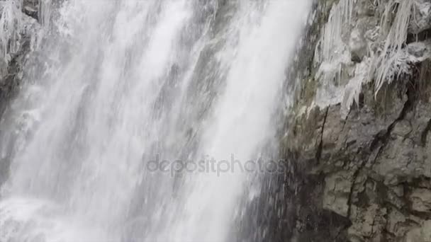 Cachoeira no inverno — Vídeo de Stock