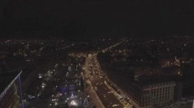 Şehrin süslü ve ışıklı Noel ağaçları