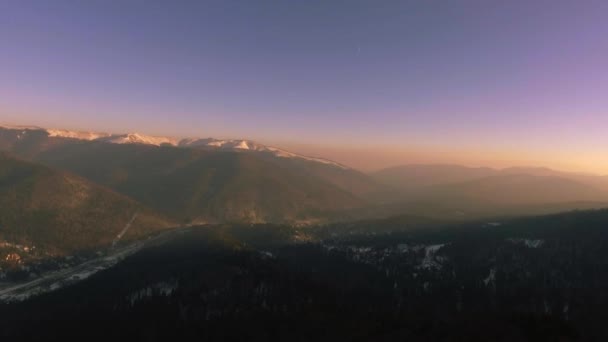 Vinterstaden Sunset Over Mountain — Stockvideo