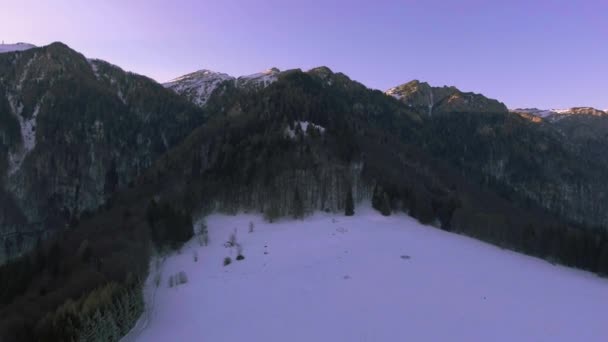 Paisagem aérea do pôr-do-sol da montanha do inverno — Vídeo de Stock