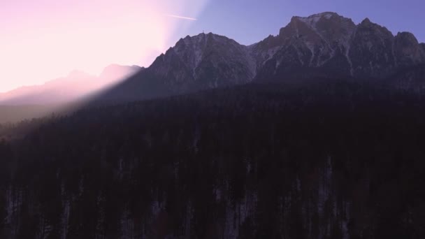 Aerial invierno montaña puesta del sol paisaje — Vídeos de Stock