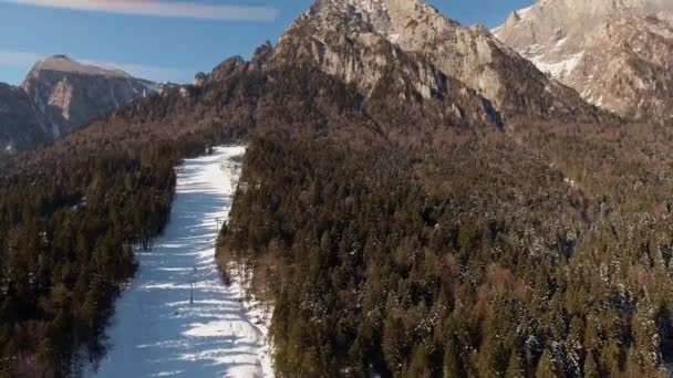 Гірськолижний курорт взимку — стокове відео