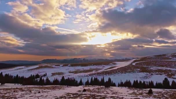 Letecký snímek hory při západu slunce — Stock video