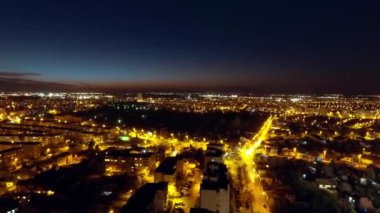 gün batımında şehir