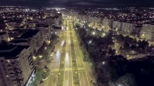 Panoramisch luchtfoto van de moderne stad bij nacht — Stockvideo