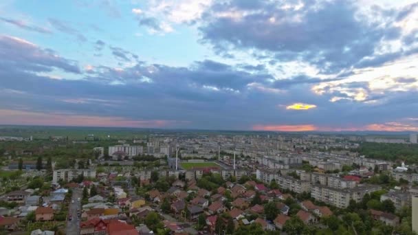 Vista al atardecer en la azotea del horizonte de la ciudad — Vídeos de Stock