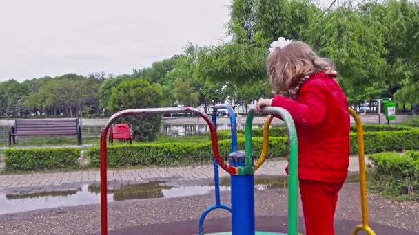 Menina no parque infantil — Vídeo de Stock