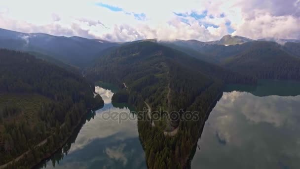 Lago espejo de montaña — Vídeo de stock