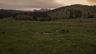 Dağlarda gün batımı