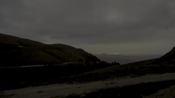 Atardecer vista montaña ciudad panorama luces — Vídeo de stock