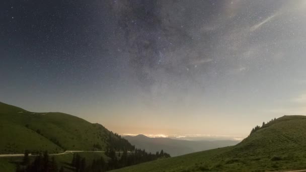 Naplemente hegyre néző panoráma fények városában — Stock videók