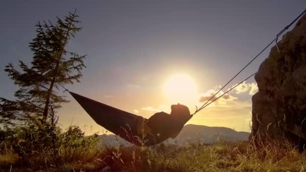 Man Relaxing Hammock Sunset Mountains — Stok video