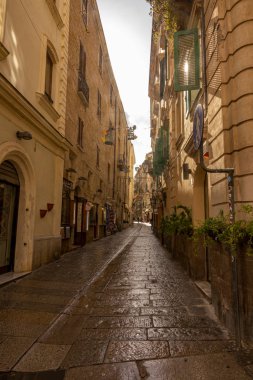 Ital 'da dar bir sokakta görüntüle