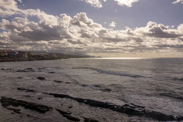 在阿尔盖罗海滨的云层。撒丁岛, 意大利 — 图库照片