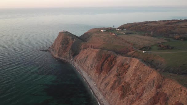 Drönarflygning Vid Soluppgången Över Fyren Vid Cape Emine Omgiven Turkosgrönt — Stockvideo