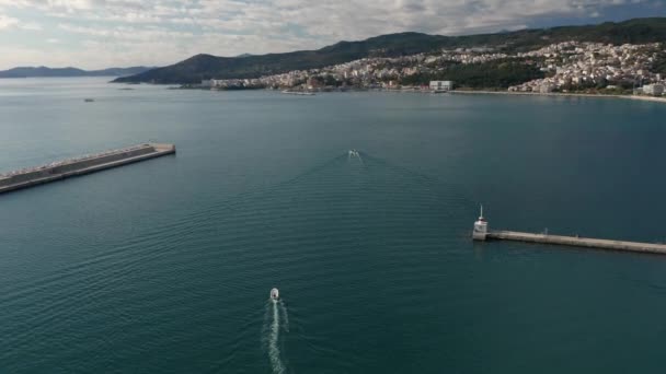 Vuelo Avión Tripulado Sobre Ciudad Kavala Norte Grecia Nueva Ciudad — Vídeos de Stock