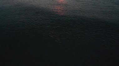 Sabah sakin bir deniz ve güzel bir gündoğumu - Karadeniz, Bulgaristan