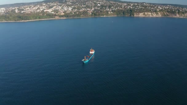 Vuelo Avión Tripulado Sobre Buque Contenedor Vacío Mar Mar Negro — Vídeo de stock