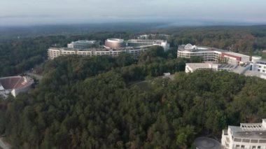 Bulgaristan 'daki Kamchia doğal parkındaki güzel sahil tatil beldesinin hava sabah görüntüleri. 