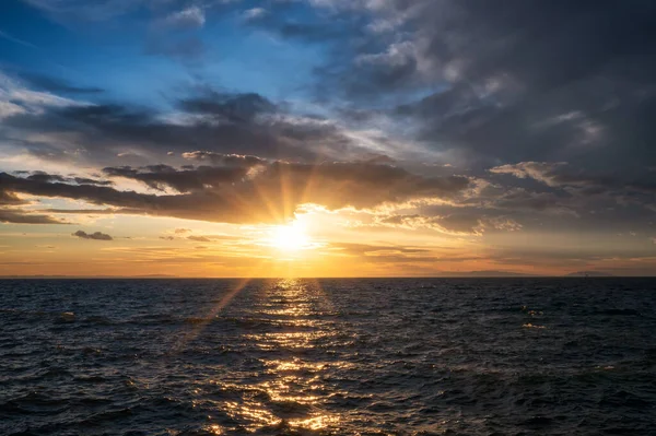 Amazing Landscape Sun Rays Touching Waters Aegean Sea Sunset — Stock Photo, Image