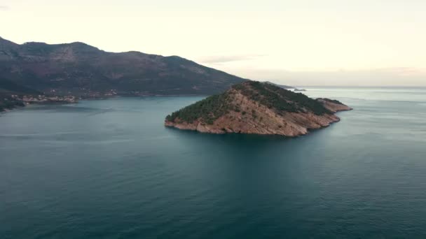 Voo Drone Torno Das Encostas Montanha Costa Rochosa Ilha Thasos — Vídeo de Stock