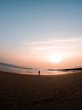 Fuentebravia Sahili, Endülüs 'ün doğusuna bakıyor..