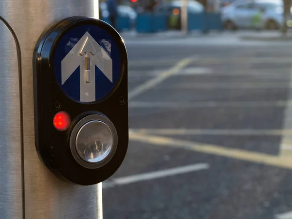 Pedestrian and cyclist traffic lights