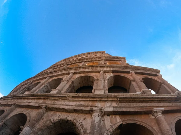 Colosseum Exteriör Morgonen Rom Italien Himmelutsikt Klar Dag Och Blå — Stockfoto