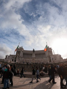 Roma şehri turistlerle dolu..