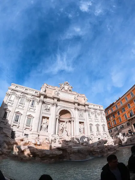 Чудовий Краєвид Римі Туристи Відвідують Фонтан Треві Фотографія Фонтани Треві — стокове фото