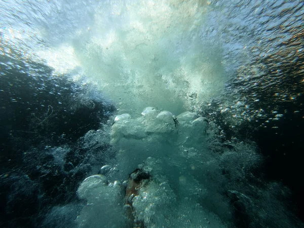 Les Personnes Appréciant Piscine Fenêtre Bleue Naturelle Sur Île Gozo — Photo