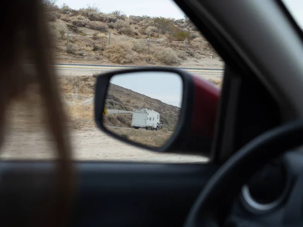 Mojave Usa Dezember 2019 Autoverkehr Auf Der Straße Der Mojave — Stockfoto