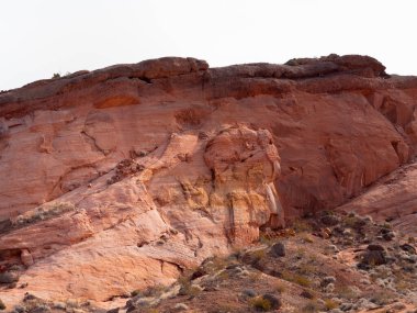 Ateş Vadisi 'nde ateş dalgaları. Dünyanın dört bir yanından turistlerin geleceği doğal park..