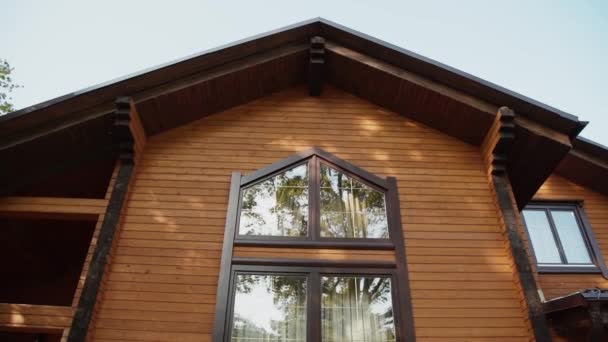 Approach in wooden house with window, looks at sky, horizon changes — Stock Footage Approach in wooden house with window, looks at sky, horizon changes Royalty Free Stock Video