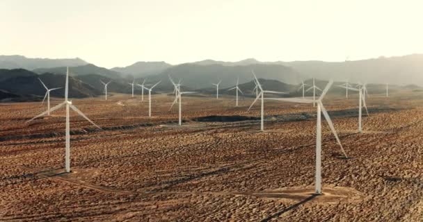 Turbinas Eólicas Girando Atardecer Desierto — Vídeos de Stock