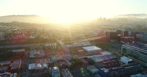 Luftaufnahme Des San Francisco City Freeway Bei Sonnenuntergang — Stockvideo