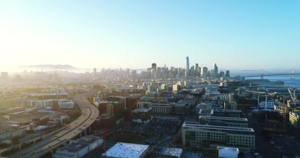 San Francisco Şehir Manzarası Gün Batımında Havadan Görünümü — Stok video